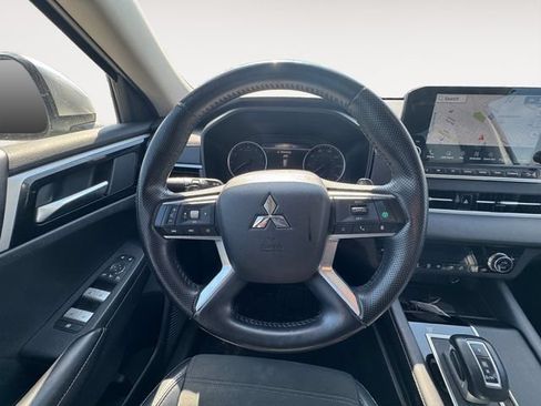 Used 2024 Mitsubishi Outlander SE AWD/4WD image 12