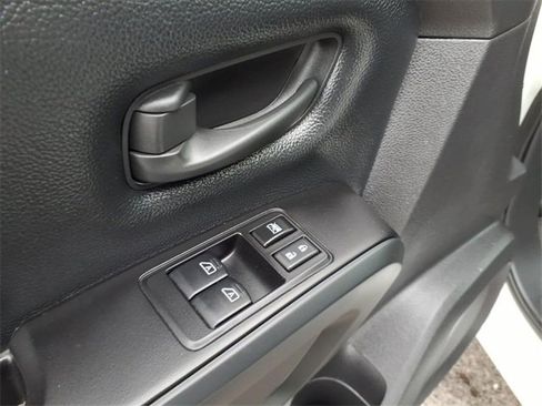 Used 2018 Nissan Titan S image 10