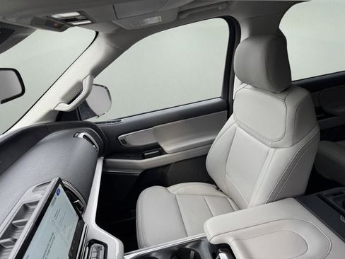 New 2026 Ford Expedition Active image 17