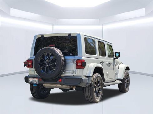 Used 2023 Jeep Wrangler Unlimited Sahara w/ Dual Top Group AWD/4WD image 5