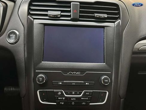 Used 2019 Ford Fusion SE w/ Equipment Group 151A image 19