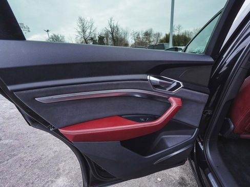 Used 2023 Audi e-tron S Premium Plus image 13