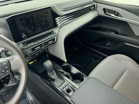 Used 2025 Toyota Camry LE FWD image 18