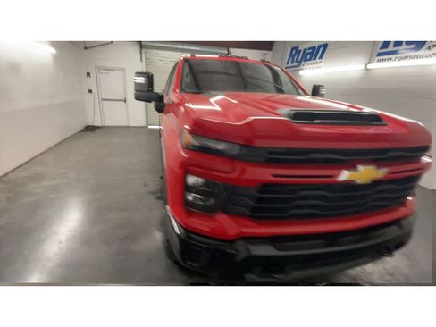 Used 2025 Chevrolet Silverado 2500 Custom w/ Custom Value Package image 3