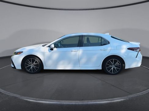 Used 2024 Toyota Camry SE FWD image 5