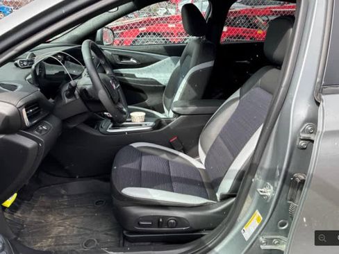 Used 2024 Buick Envista Preferred w/ Convenience I Package FWD image 10