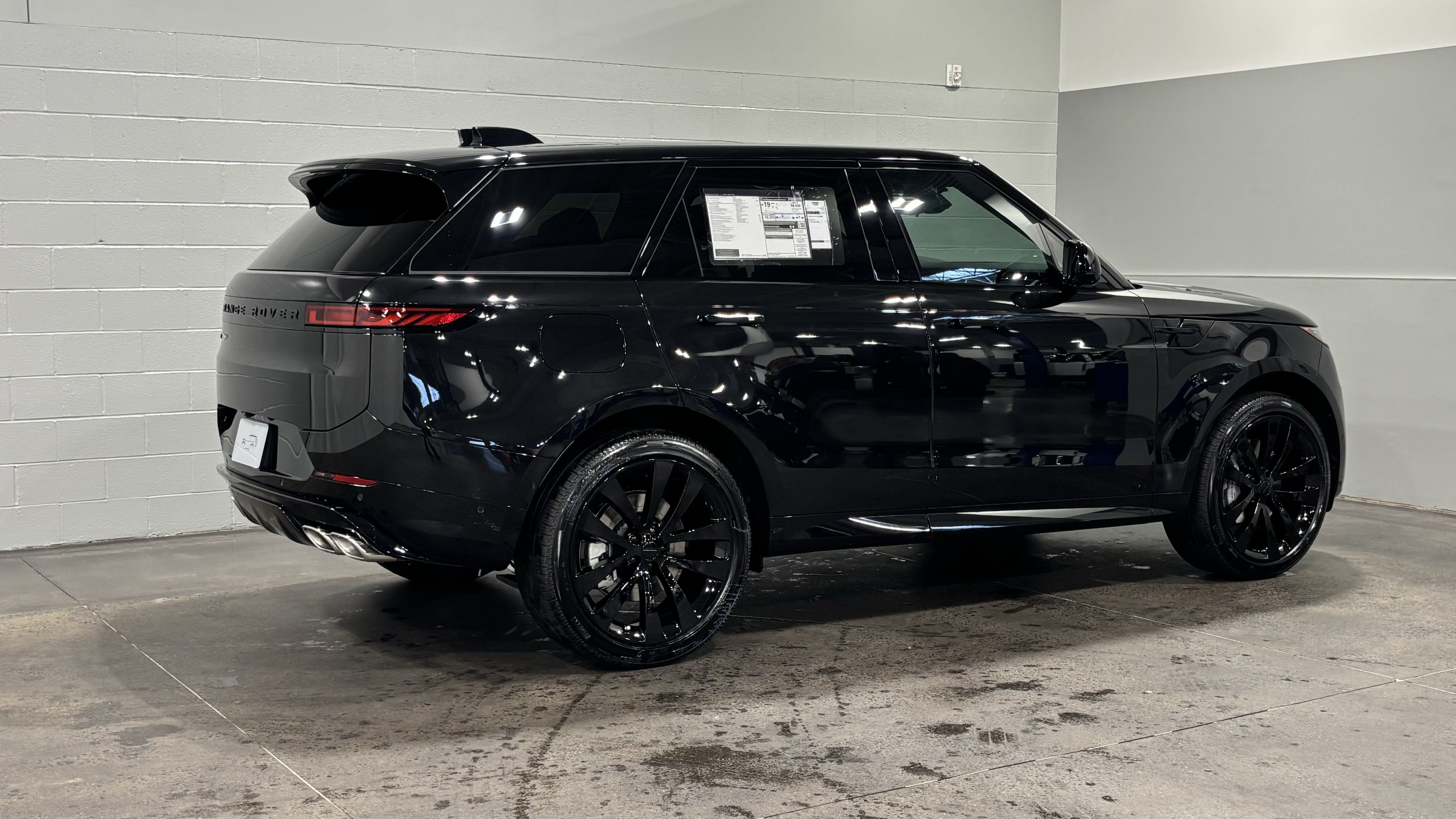 New 2026 Land Rover Range Rover Sport Dynamic SE AWD/4WD image 2