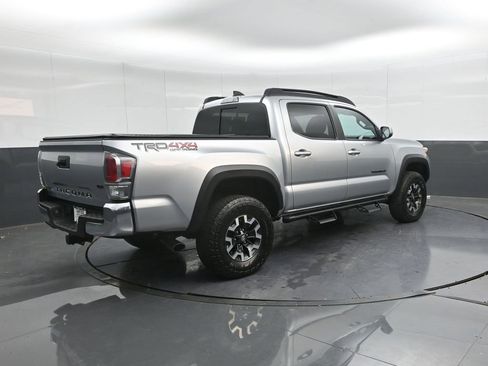 Used 2022 Toyota Tacoma TRD Off-Road image 2