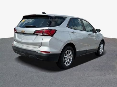 Used 2022 Chevrolet Equinox LS w/ LPO, Floor Liner Package AWD/4WD image 3