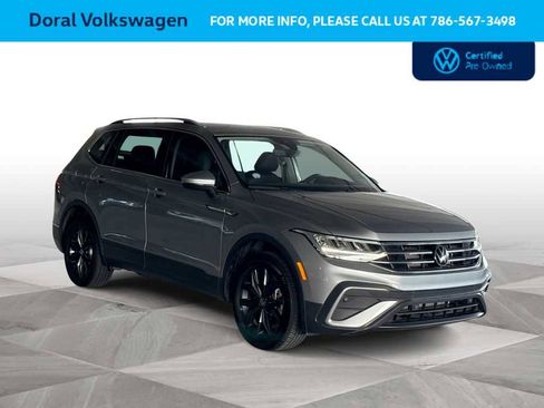 Certified 2024 Volkswagen Tiguan SE w/ Panoramic Sunroof Package FWD image 2