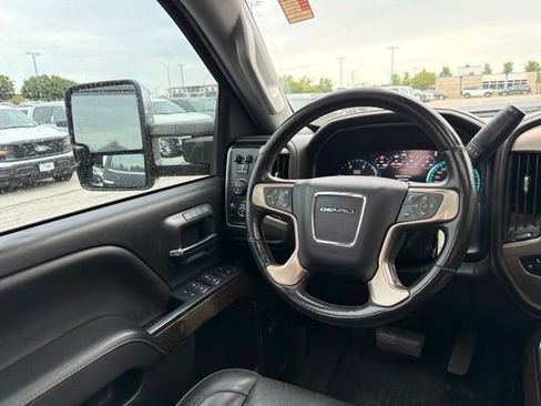 Used 2018 GMC Sierra 2500 Denali w/ Duramax Plus Package AWD/4WD image 17