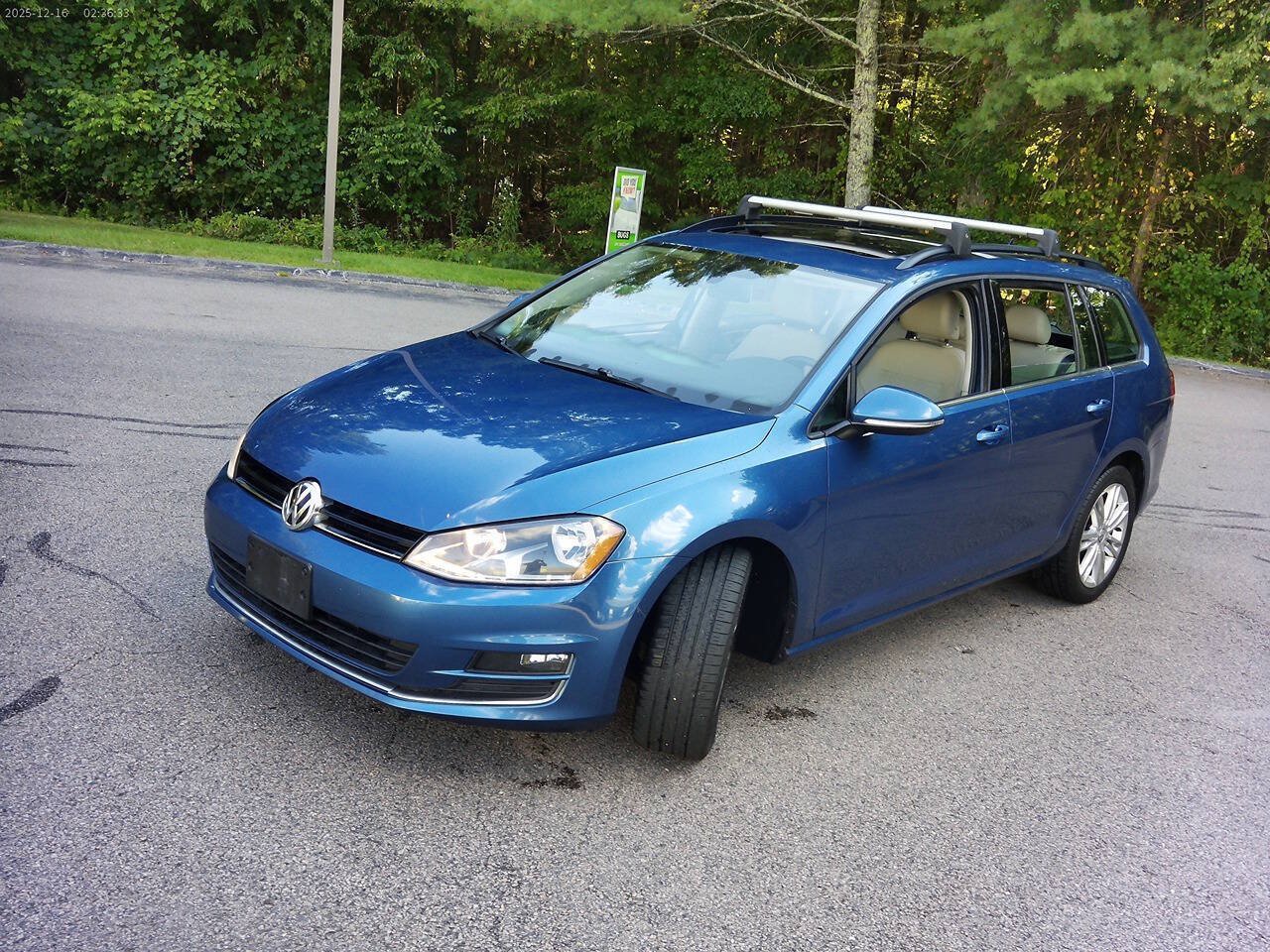 Used 2015 Volkswagen Golf TDI SE FWD image 1