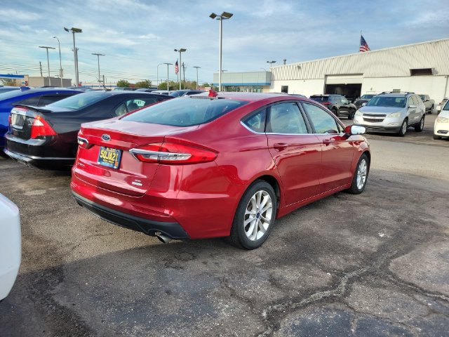 Used 2020 Ford Fusion SE FWD image 3