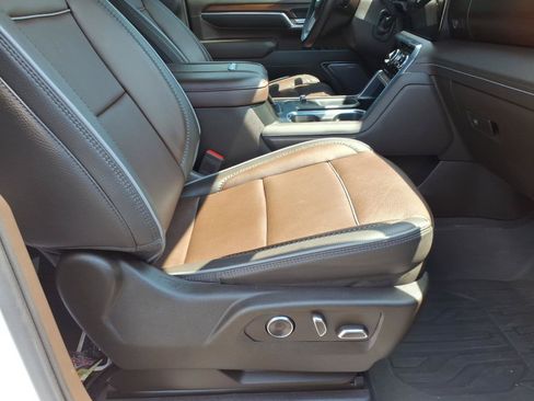 Certified 2024 GMC Sierra 2500 Denali w/ Denali Reserve Package AWD/4WD image 8