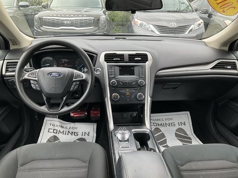 Used 2018 Ford Fusion SE FWD image 17