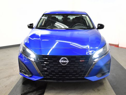 Used 2025 Nissan Altima 2.5 SR FWD image 3