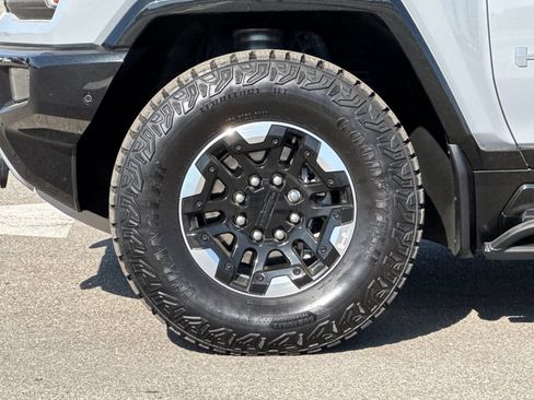 Used 2025 GMC Hummer EV 3X w/ Extreme Off-Road Package AWD/4WD image 30
