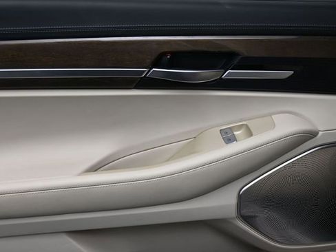 Used 2018 Genesis G90 3.3T Premium image 12