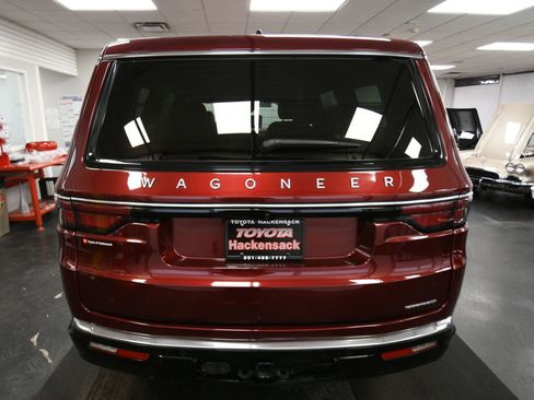 Used 2024 Jeep Wagoneer Series II image 7