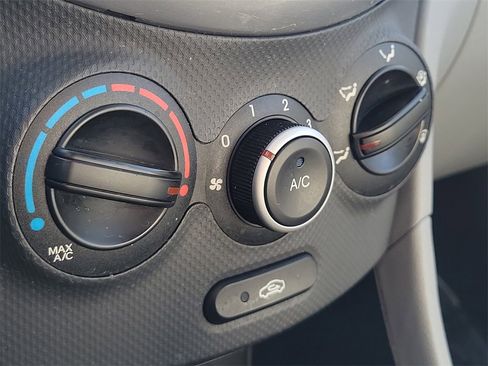 Used 2012 Hyundai Accent GS image 28