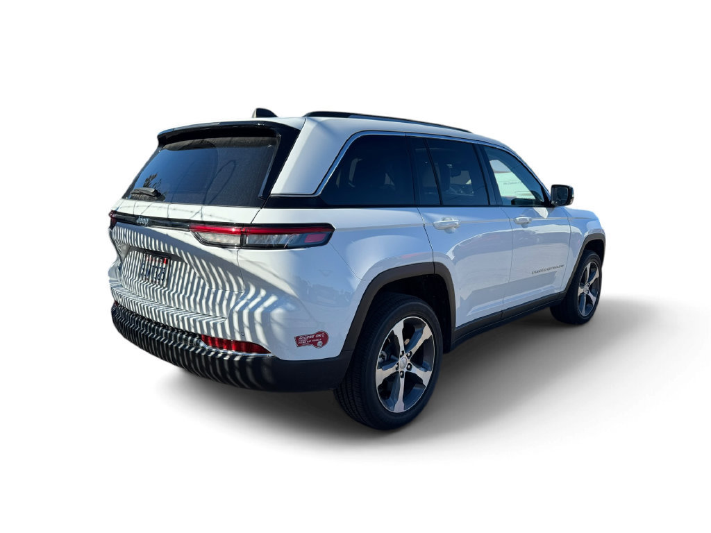 Used 2023 Jeep Grand Cherokee 4WD 4xe image 2