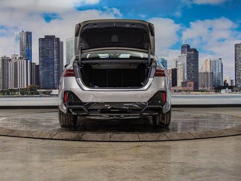 New 2026 BMW 550e xDrive w/ Premium Package image 12