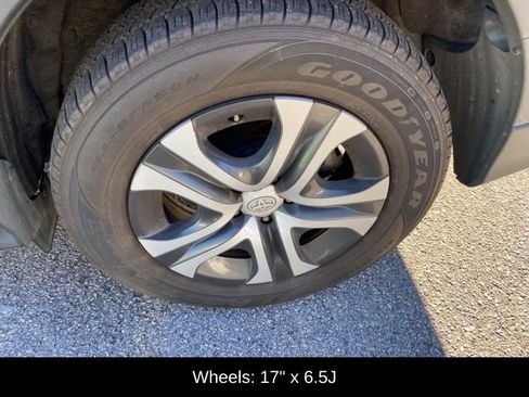 Used 2018 Toyota RAV4 LE w/ Carpet Mat Package image 10