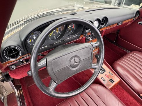 Used 1987 Mercedes-Benz 560 SL image 23