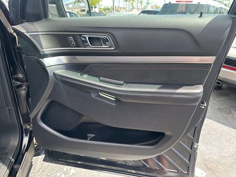 Used 2019 Ford Explorer XLT w/ Equipment Group 202A AWD/4WD image 34