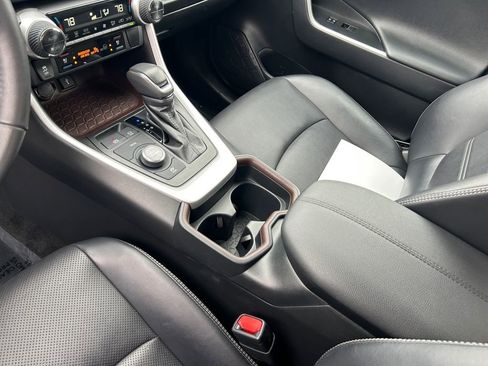 Used 2020 Toyota RAV4 Limited image 20