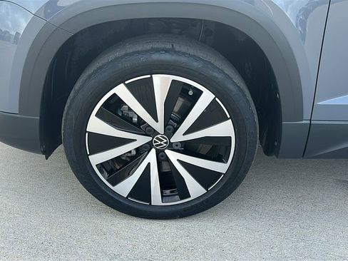 Used 2022 Volkswagen Taos SE image 6