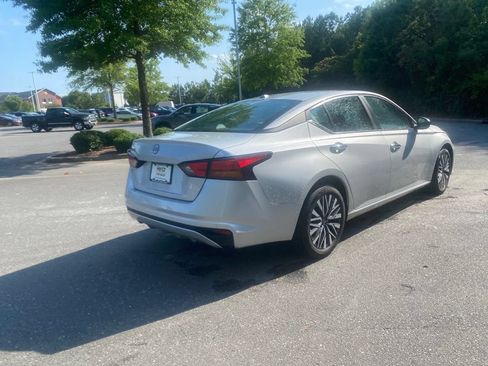 Certified 2025 Nissan Altima 2.5 SV FWD image 3