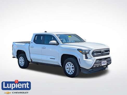 Used 2024 Toyota Tacoma SR5 AWD/4WD image 1