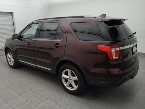 Used 2019 Ford Explorer XLT FWD image 3