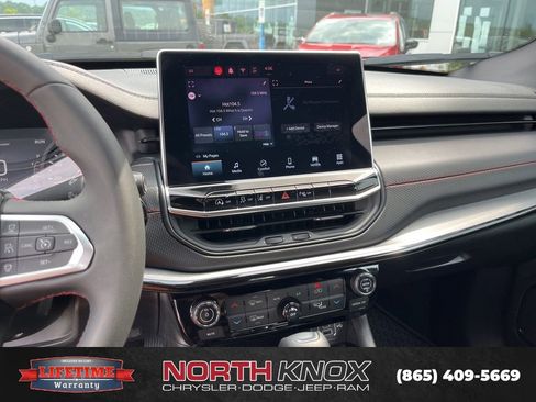 Used 2024 Jeep Compass Trailhawk image 9