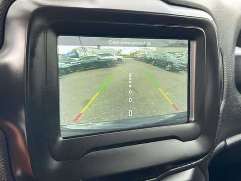 Certified 2021 Jeep Renegade Latitude w/ Convenience Group image 26