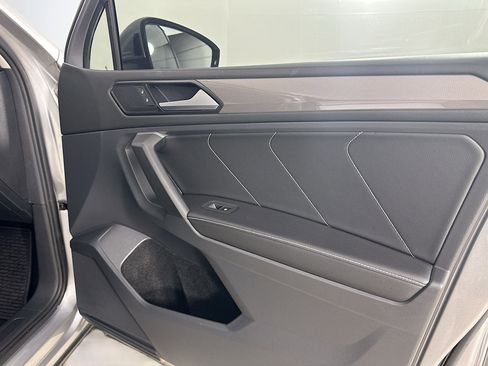 Used 2022 Volkswagen Tiguan SE image 40