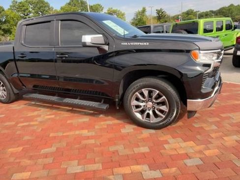 Used 2022 Chevrolet Silverado 1500 LT AWD/4WD image 3