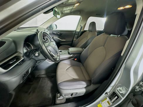 Used 2023 Toyota Highlander LE image 13