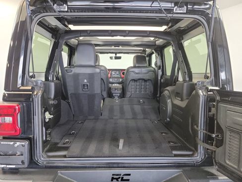 Used 2021 Jeep Wrangler Unlimited Rubicon AWD/4WD image 25
