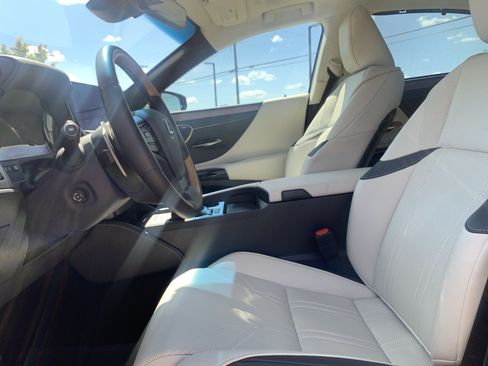 Used 2025 Lexus ES 350 Ultra Luxury w/ Accessory Package (Z2) FWD image 16