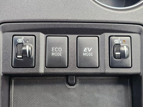 Used 2015 Toyota Camry XLE w/ Moonroof Package FWD image 35