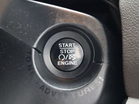 Used 2016 Jeep Renegade Latitude AWD/4WD image 21