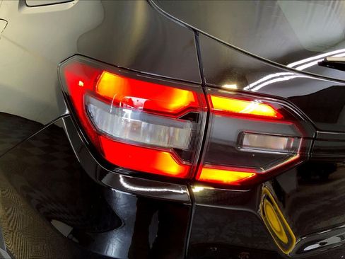 Used 2025 Honda Pilot Black Edition image 30