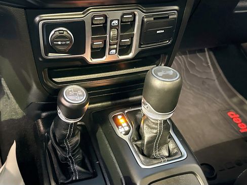 Used 2022 Jeep Wrangler Unlimited Sahara w/ Cold Weather Group image 17