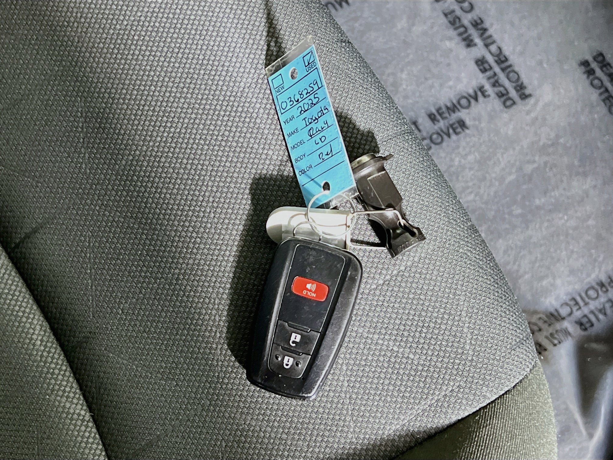 Used 2025 Toyota RAV4 XLE FWD image 36