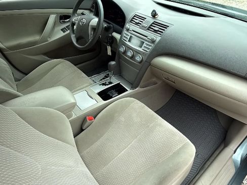 Used 2010 Toyota Camry LE FWD image 23
