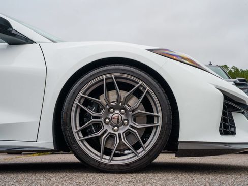 Used 2024 Chevrolet Corvette Z06 RWD image 19