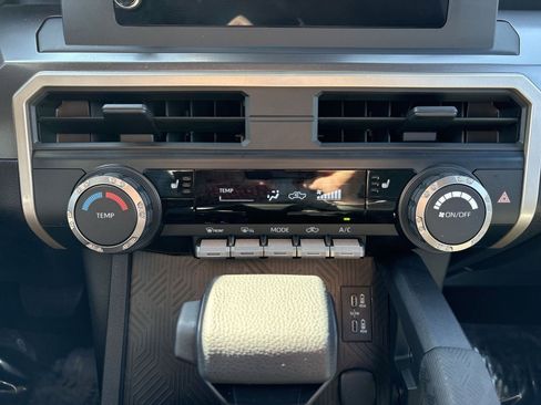 Used 2025 Toyota Tacoma SR5 AWD/4WD image 19