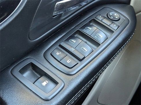 Used 2018 Dodge Grand Caravan SXT image 21
